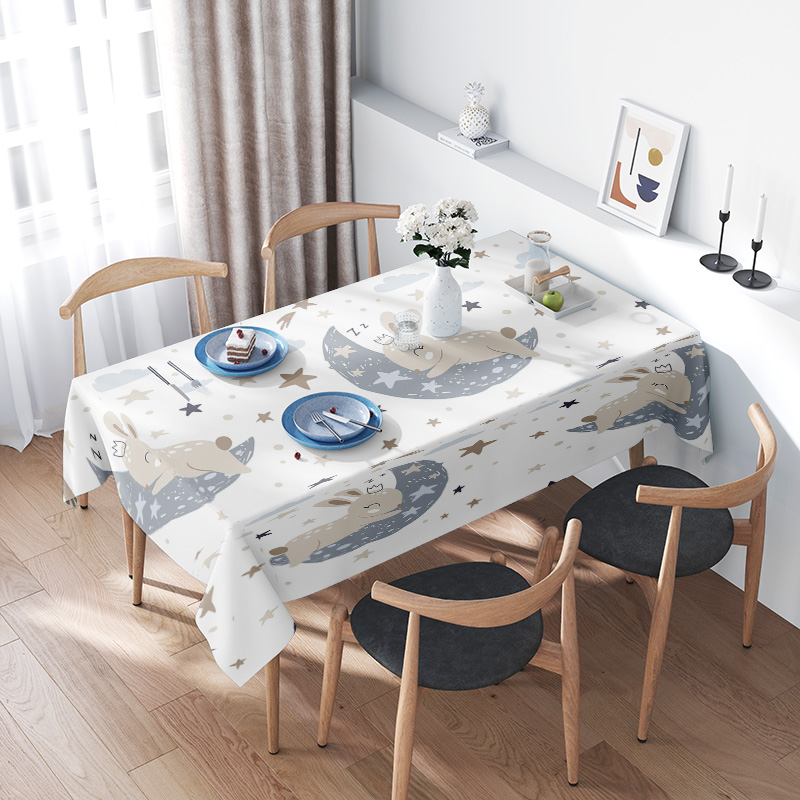 Kids Outdoor Dining Set - ชุดผ้าปูโต๊ะธีมอวกาศลายพระจันทร์สําหรับตกแต่งห้องรับประทานอาหารสําหรับเด็กดาวสีขาว/เทา/ลายดาวเคราะห์ (ชุดรวมแผ่นรองจาน 6 อัน