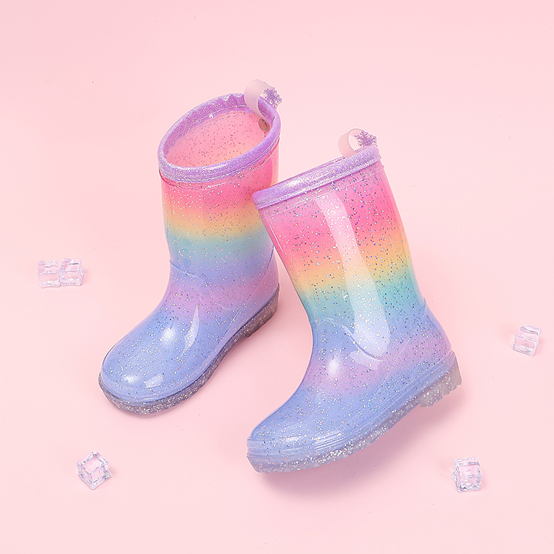 Kids Outdoor Boots - รองเท้าบูทกันฝนสำหรับเด็กผู้หญิง ลายการ์ตูนเจ้าหญิง ประดับกลิตเตอร์สีรุ้ง กันน้ำ กันลื่น น้ำหนักเบา